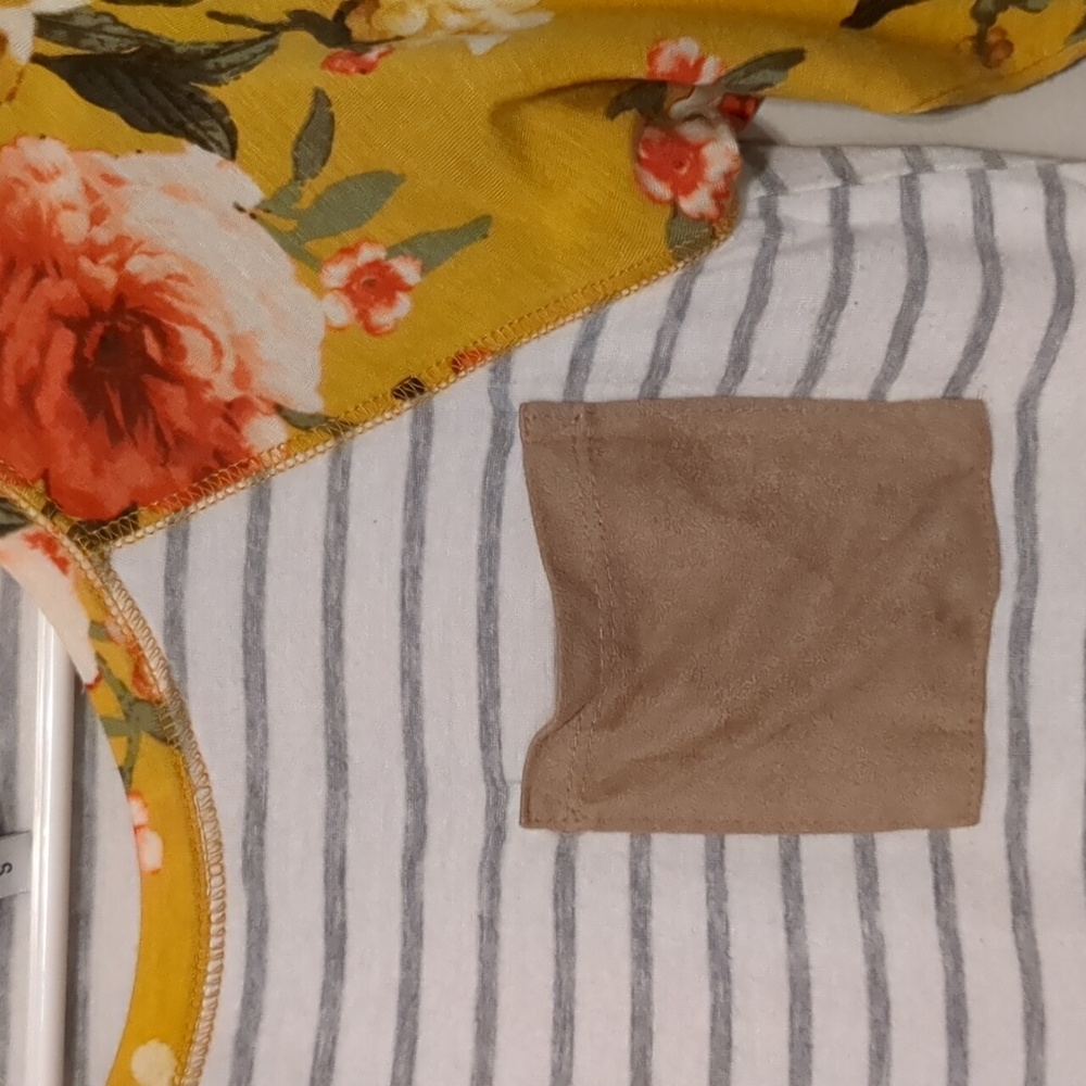 Mixed pattern top - Picture 2 of 3